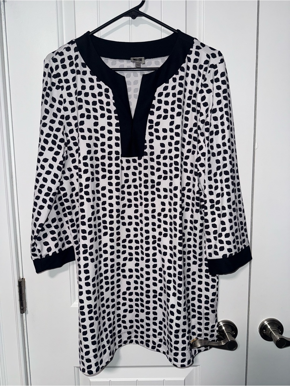 Like New Anne Klein Black & White Patterned Tunic Dress